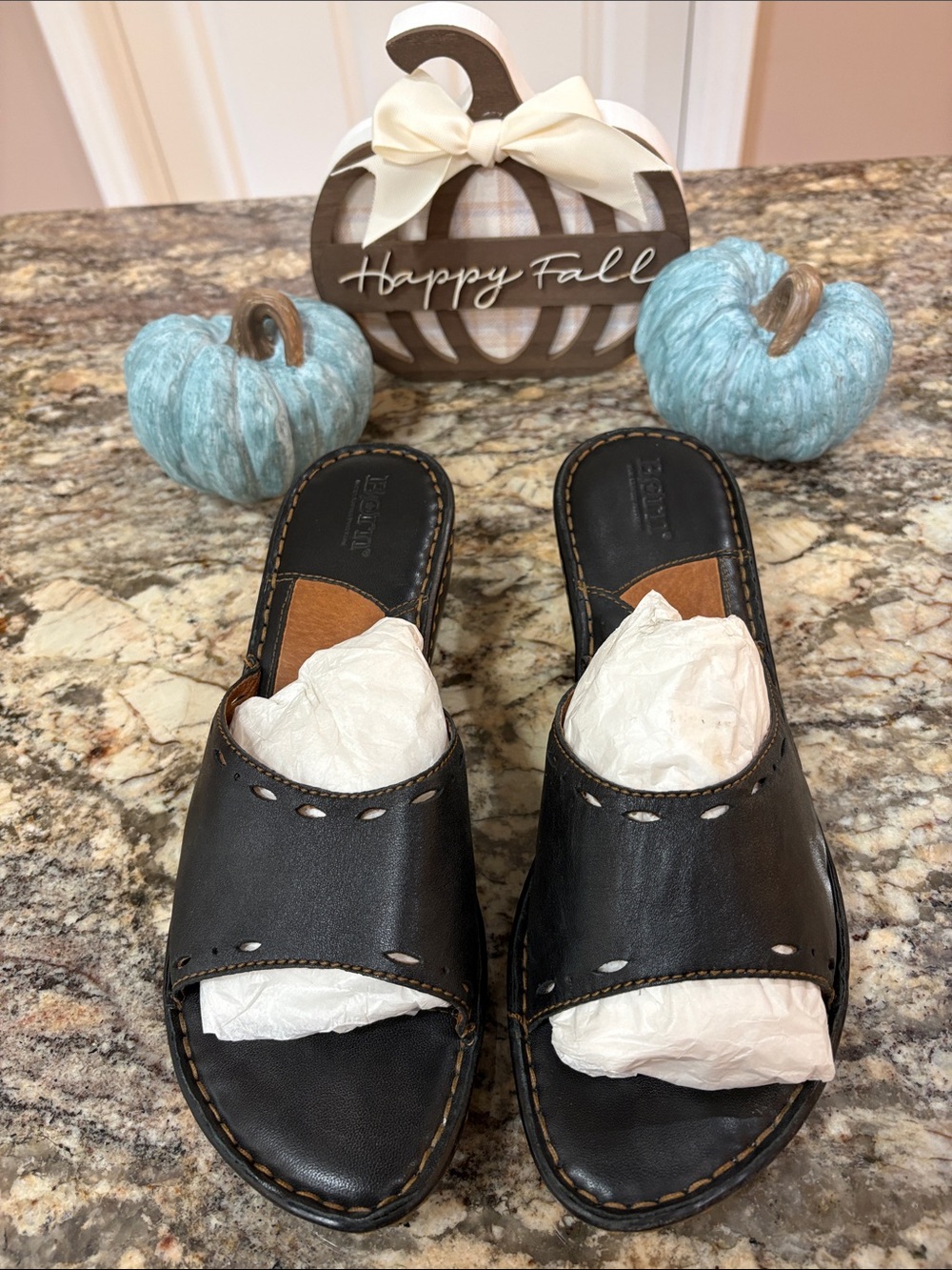 NWOT Born Women’s Black Leather Sandals